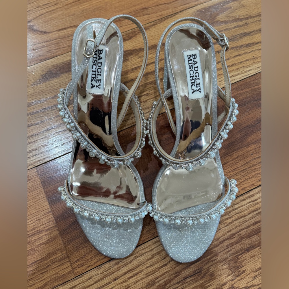 Badgley Mischka Silver Women's Shoes in Size 8